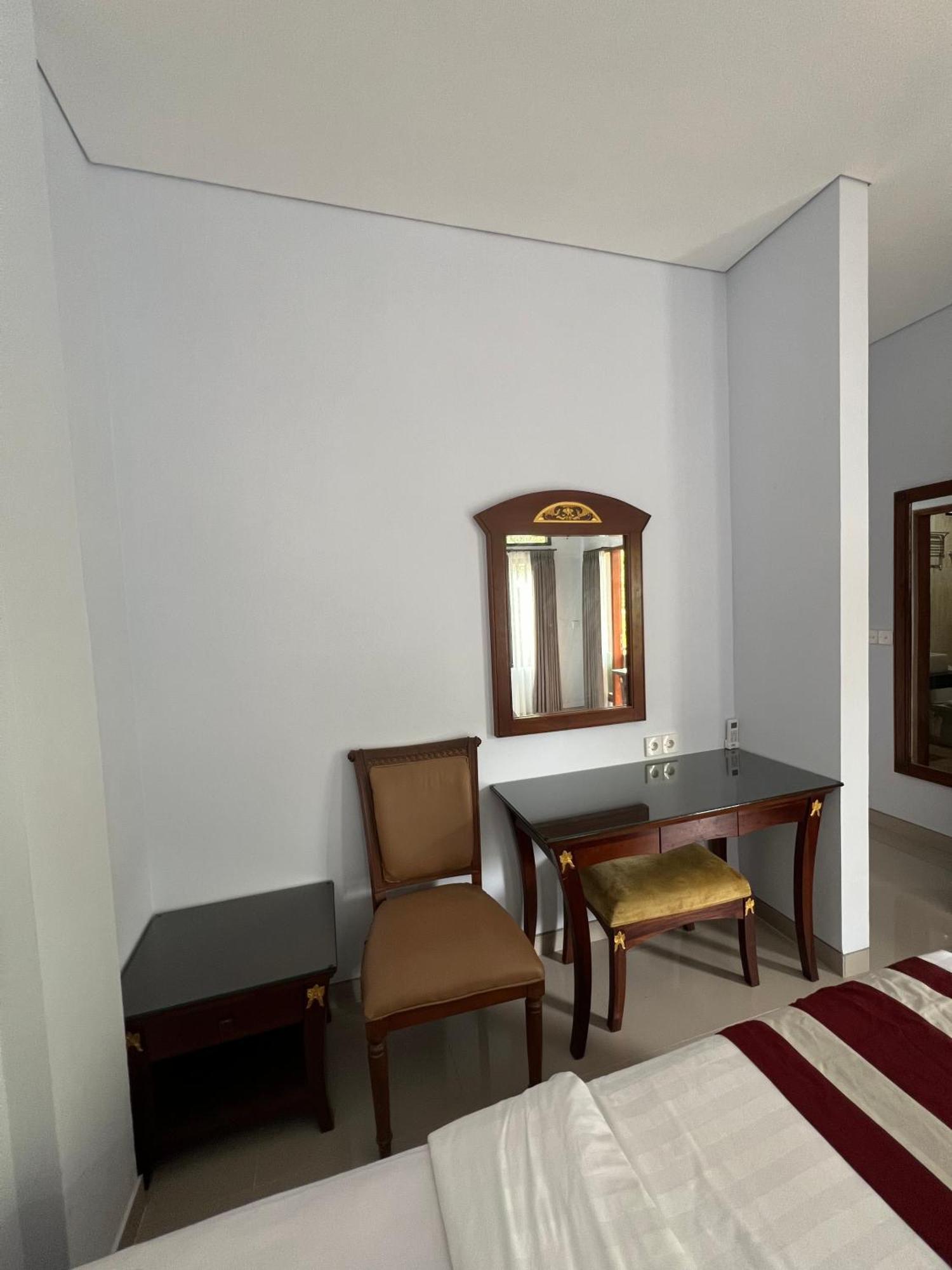 Mandhasativa Homestay Singaraja Exterior foto